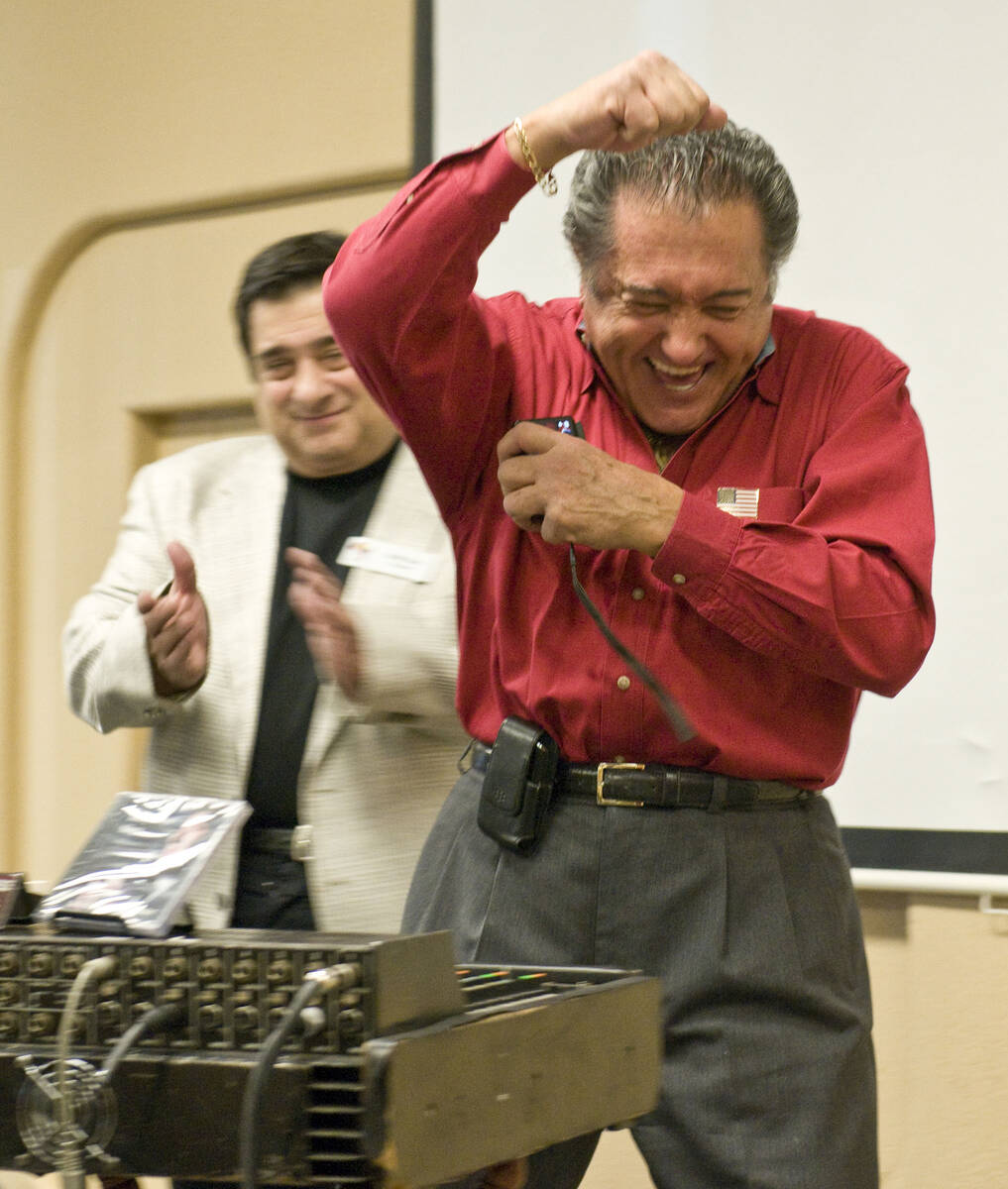 RJ FILE*** JERRY HENKEL/LAS VEGAS REVIEW-JOURNAL Nelson Sardelli dances around after finishin ...