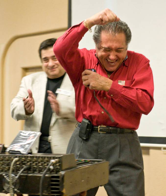 RJ FILE*** JERRY HENKEL/LAS VEGAS REVIEW-JOURNAL Nelson Sardelli dances around after finishin ...