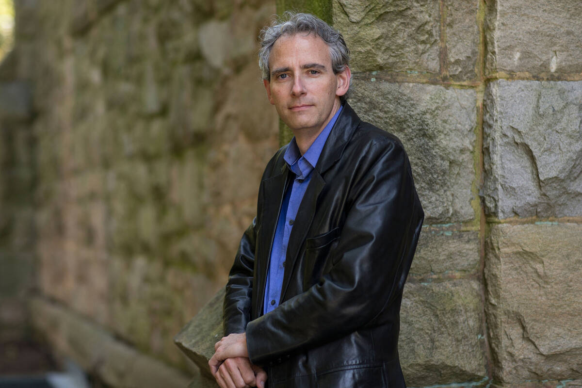 Bruce Holsinger (Dan Addison)