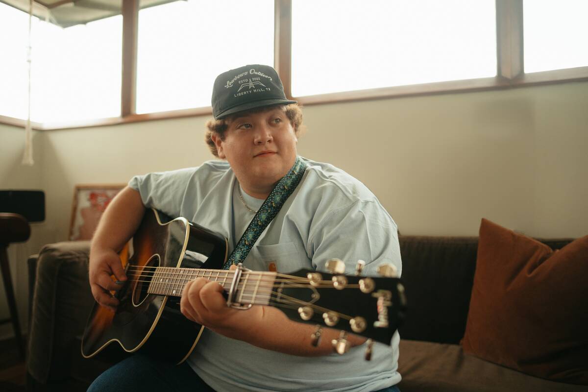 Bayker Blankenship performs at Stoney's Rockin Country.