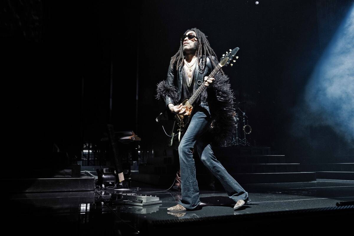 Lenny Kravitz plays the opener of "Blue Electric Light" at Dolby Live at Park MGM on Friday, Au ...