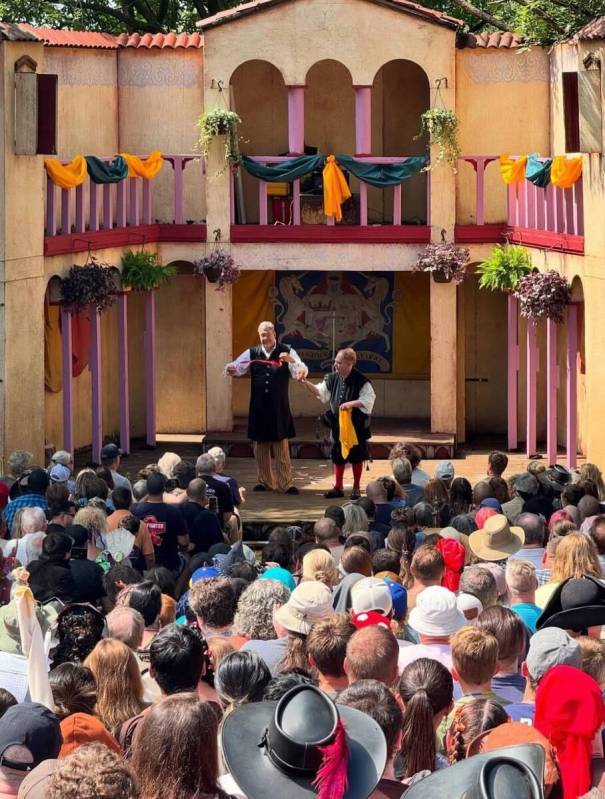 Rio headliners Penn & Teller are shown in their first appearance at the Minnesota Renaissance F ...