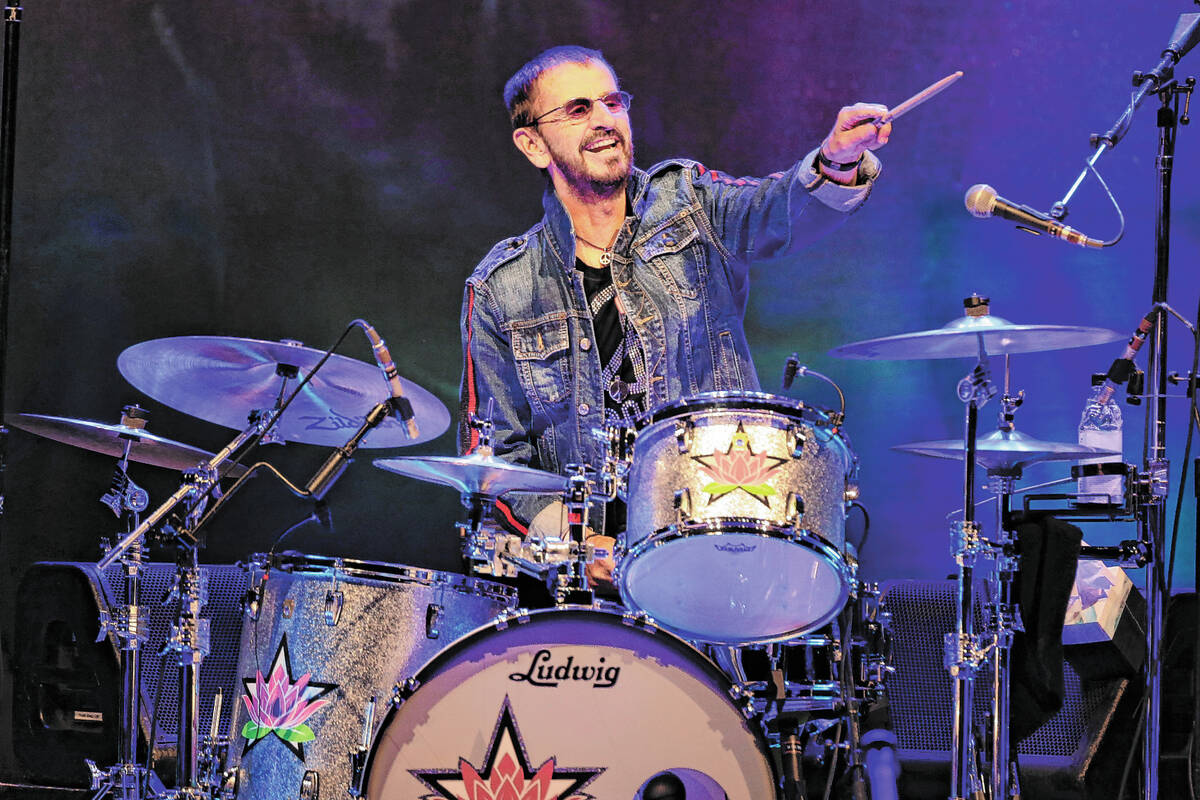 ARCHIVO - Ringo Starr toca en un concierto para celebrar el 50 aniversario de Woodstock en Beth ...