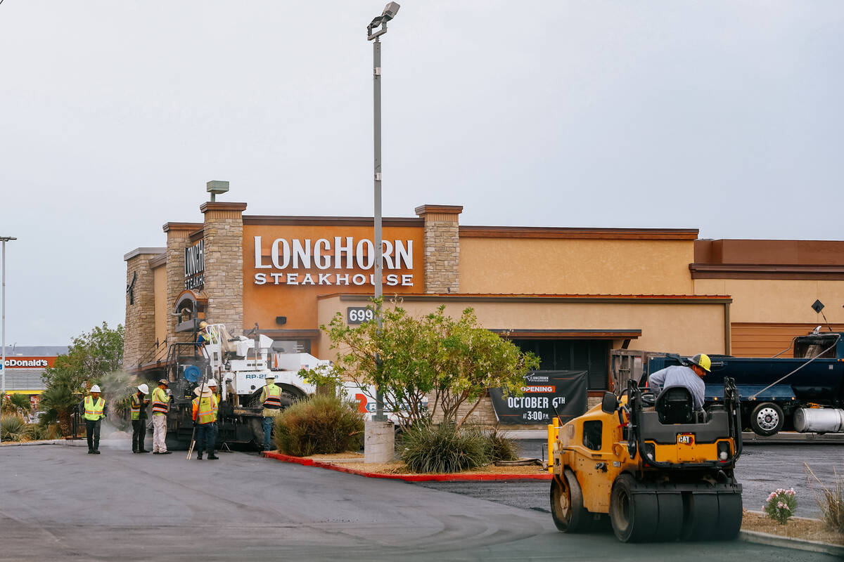 The exterior of the new Longhorn Steakhouse on Thursday, Sept. 18, 2025 in Henderson. (Liv Pag ...