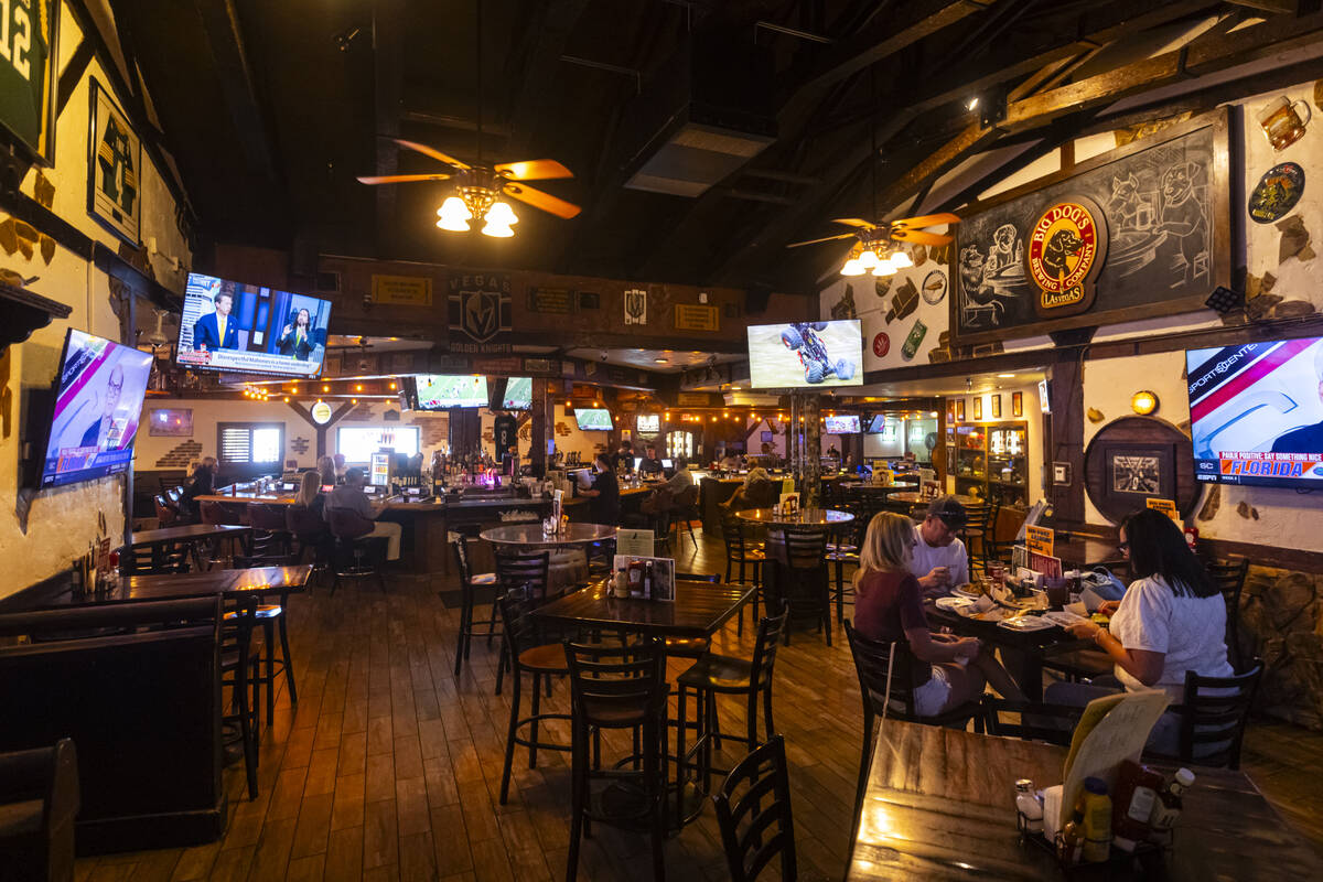 People dine at Big Dog’s Draft House, at 4543 N. Rancho Drive, on Thursday, Sept. 11, 2025, i ...