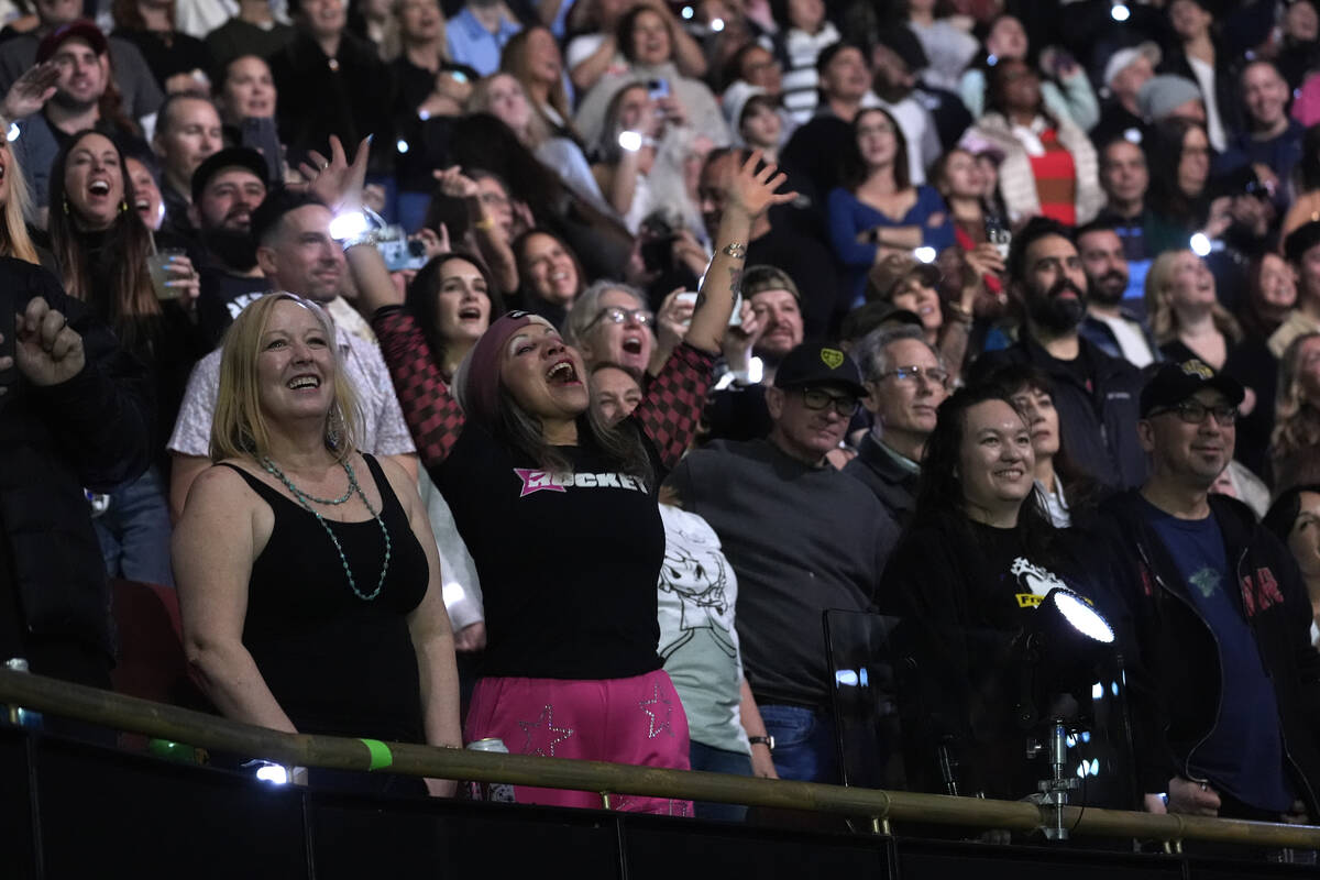 Audience members watch No Doubt perfom during the FireAid benefit concert on Thursday, Jan. 30, ...
