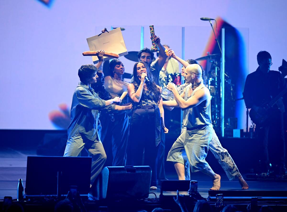 Alanis Morissette performs at Caesars Colosseum in Las Vegas on Oct. 15, 2025. (Denise Truscello)