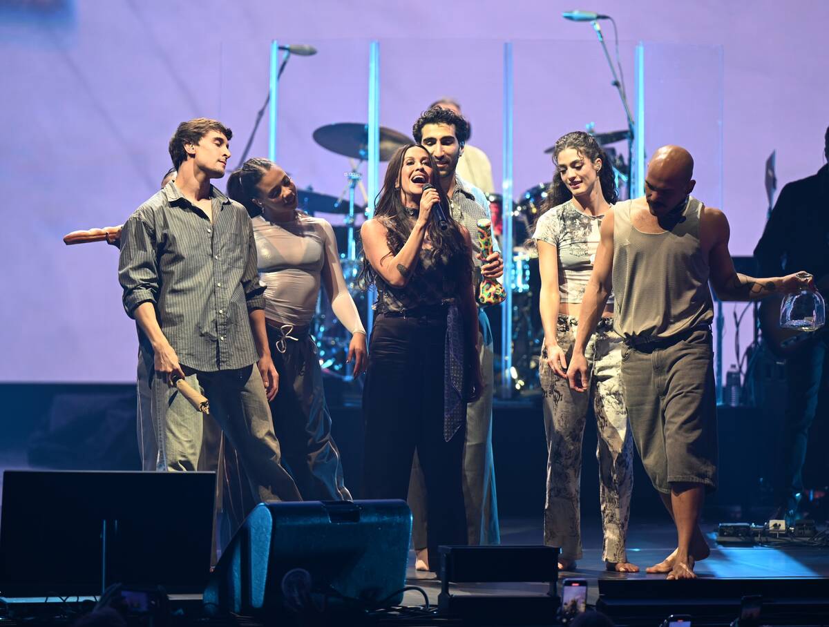 Alanis Morissette performs at Caesars Colosseum in Las Vegas on Oct. 15, 2025. (Denise Truscello)