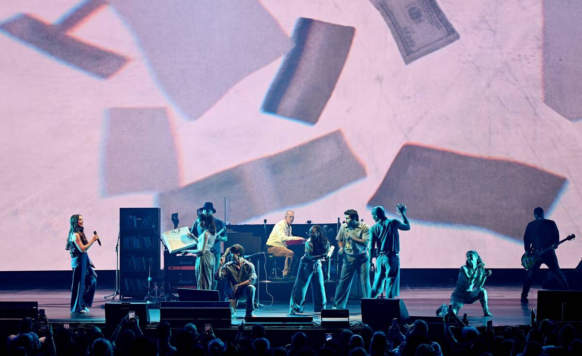 Alanis Morissette performs at Caesars Colosseum in Las Vegas on Oct. 15, 2025. (Denise Truscello)