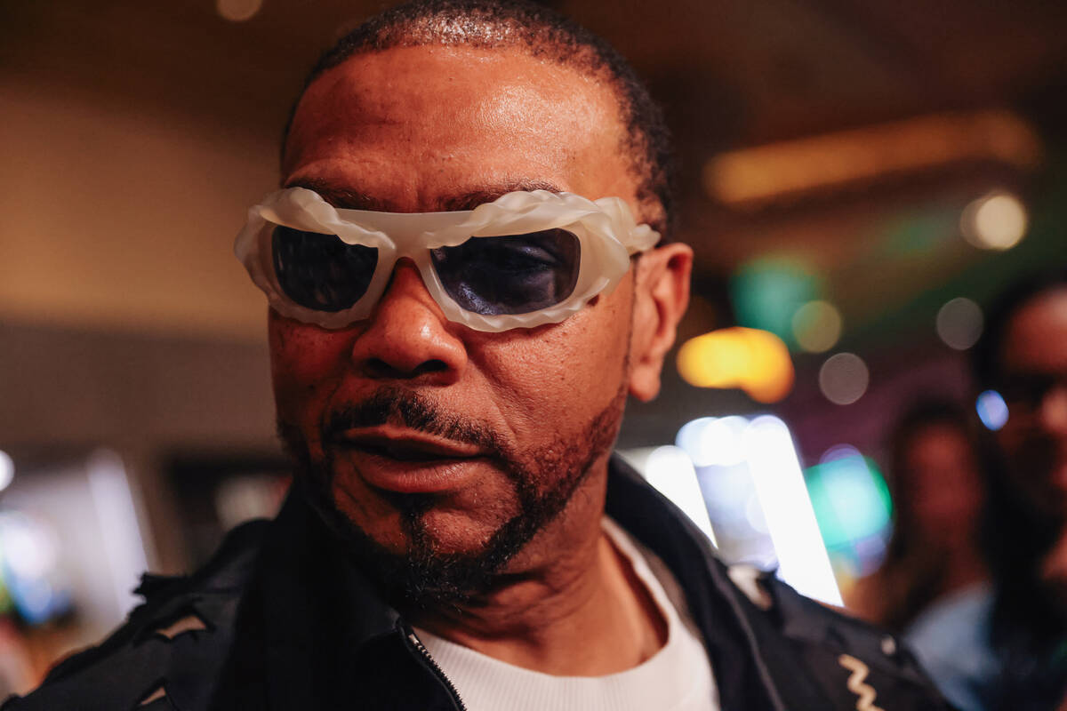 Timbaland poses on the red carpet for the Jabbawockeez' return to the stage after a five-w ...