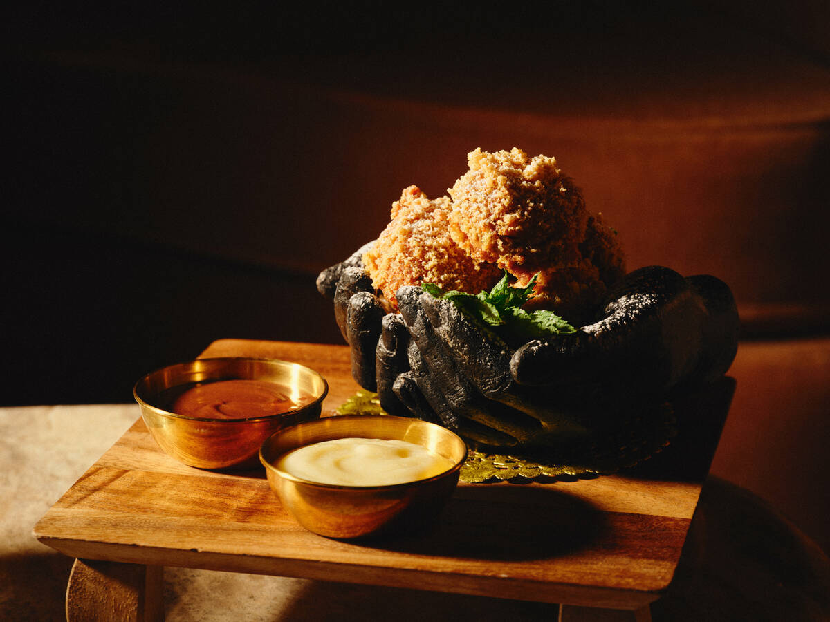 Deep-fried Oreos at Clique Bar & Lounge. (Joe Janet)