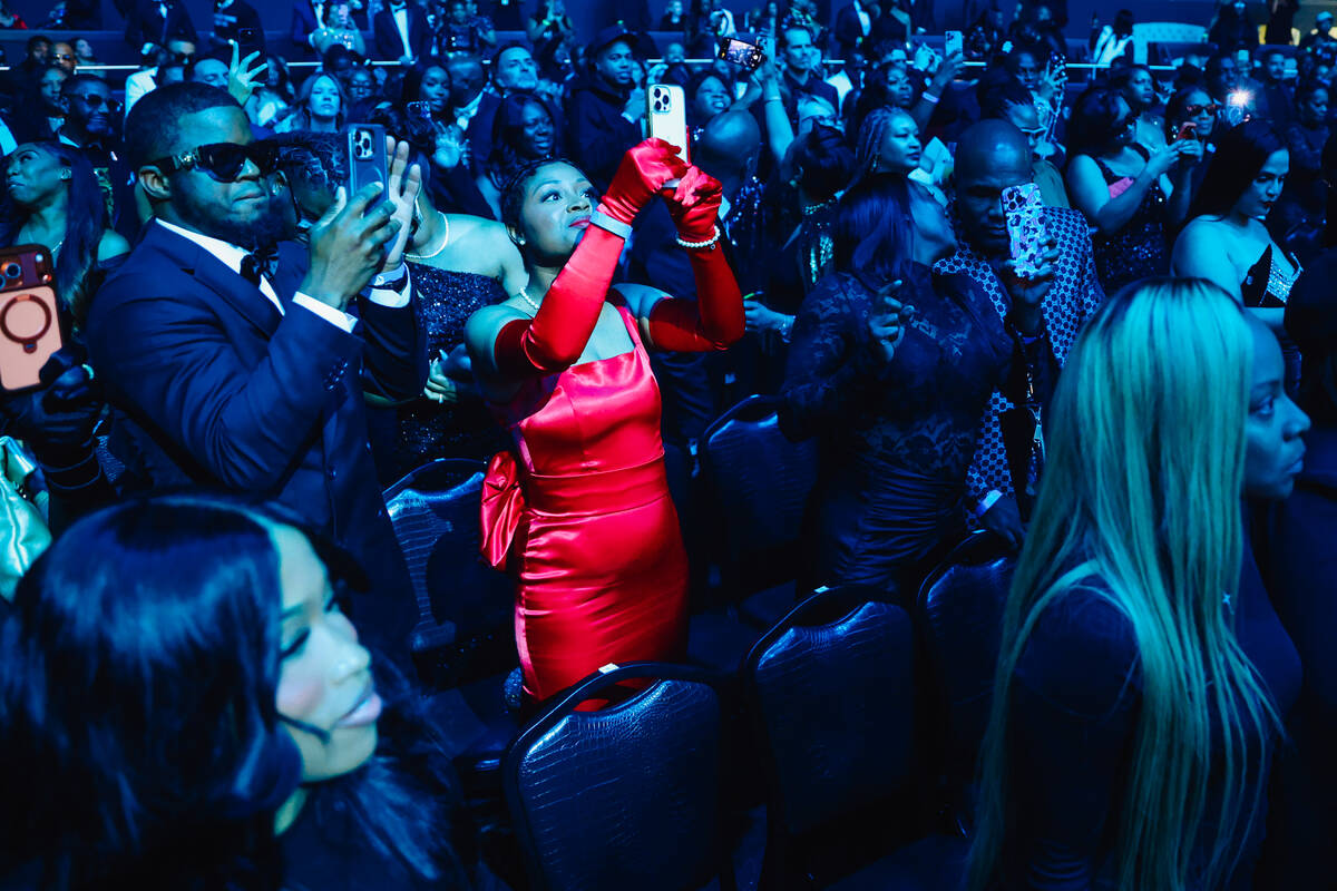 Fans sing along as Young Jeezy performs at Planet Hollywood Friday, Dec. 19, 2025, in Las Vegas ...