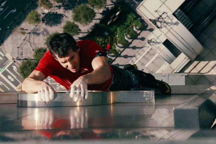Alex Honnold climbing in Taipei, Taiwan for "Skyscraper Live." (Courtesy of Netflix)