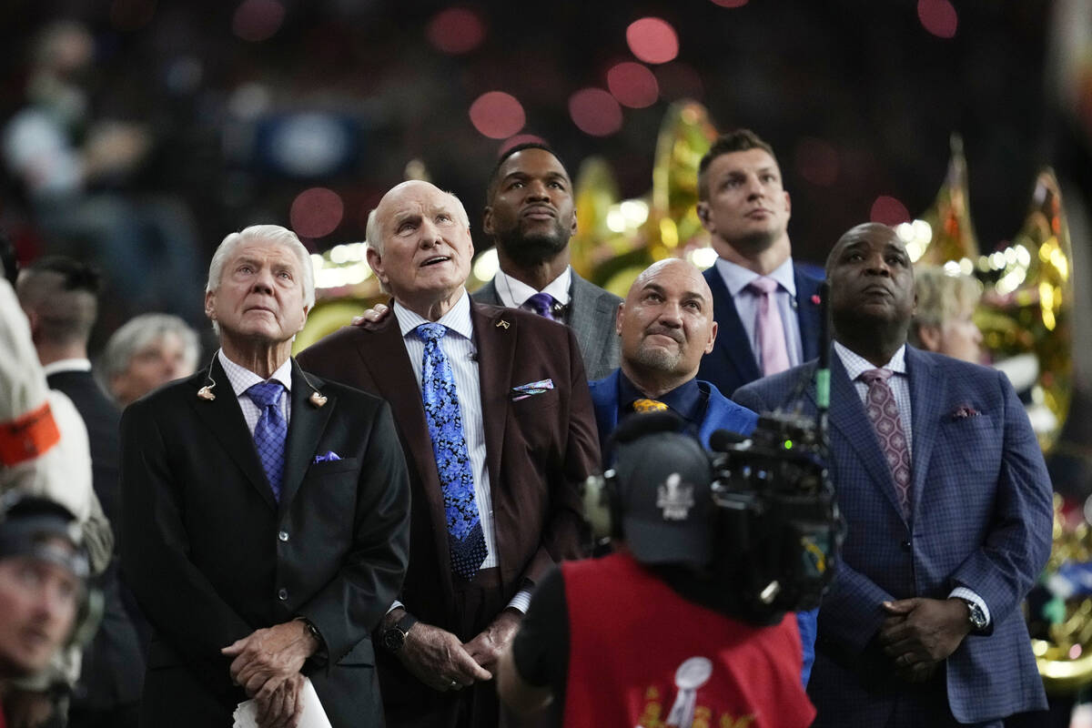 Jimmy Johnson, left, Terry Bradshaw, second from left, Rob Gronkowski, back right, and Michael ...