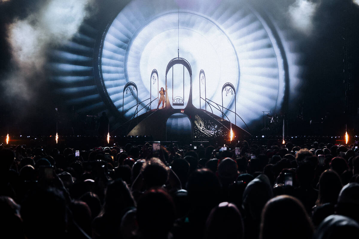 Laufey's set for her Coachella performances were created by SGPS Showrig of Las Vegas (Nicole Mago)
